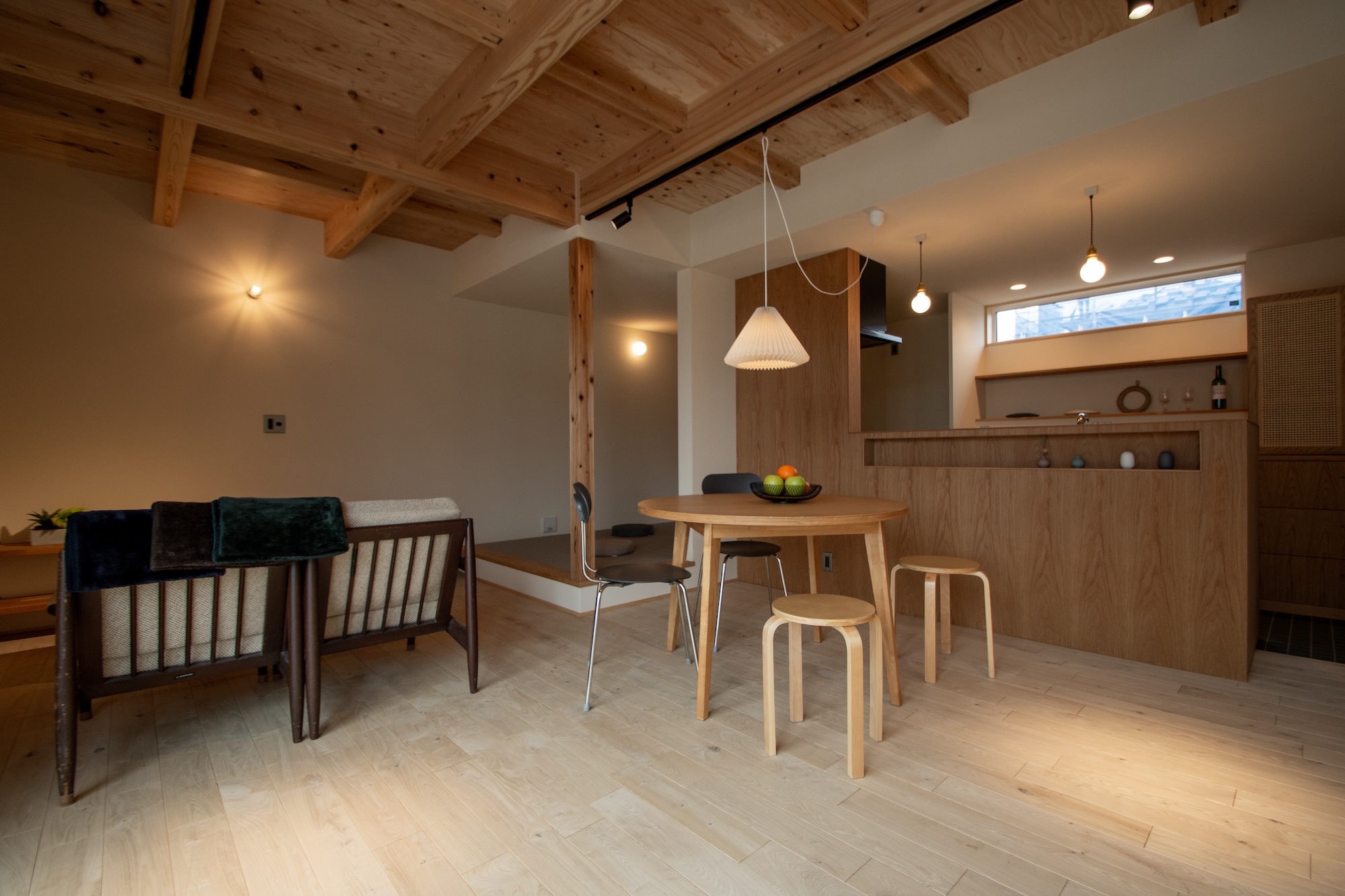 太陽を迎える片流れの家